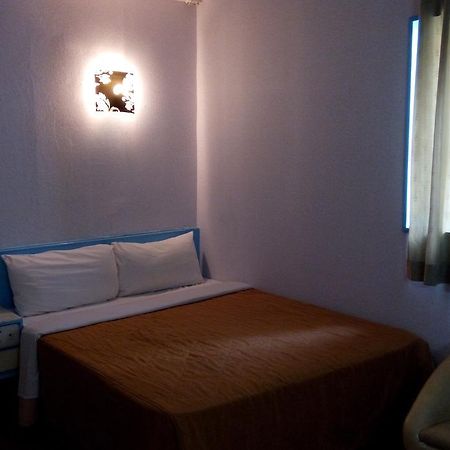 Reui Chung Hotel Kaohsiung Bagian luar foto