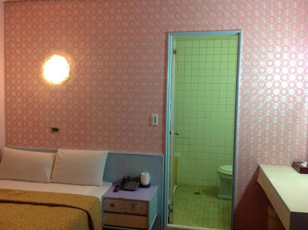 Reui Chung Hotel Kaohsiung Ruang foto