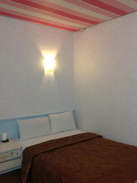 Reui Chung Hotel Kaohsiung Ruang foto