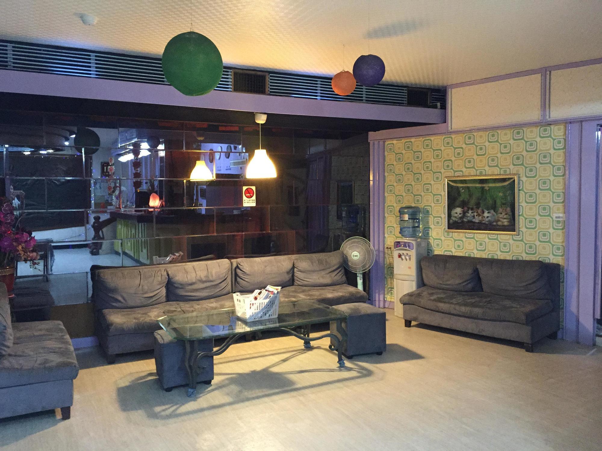 Reui Chung Hotel Kaohsiung Bagian luar foto