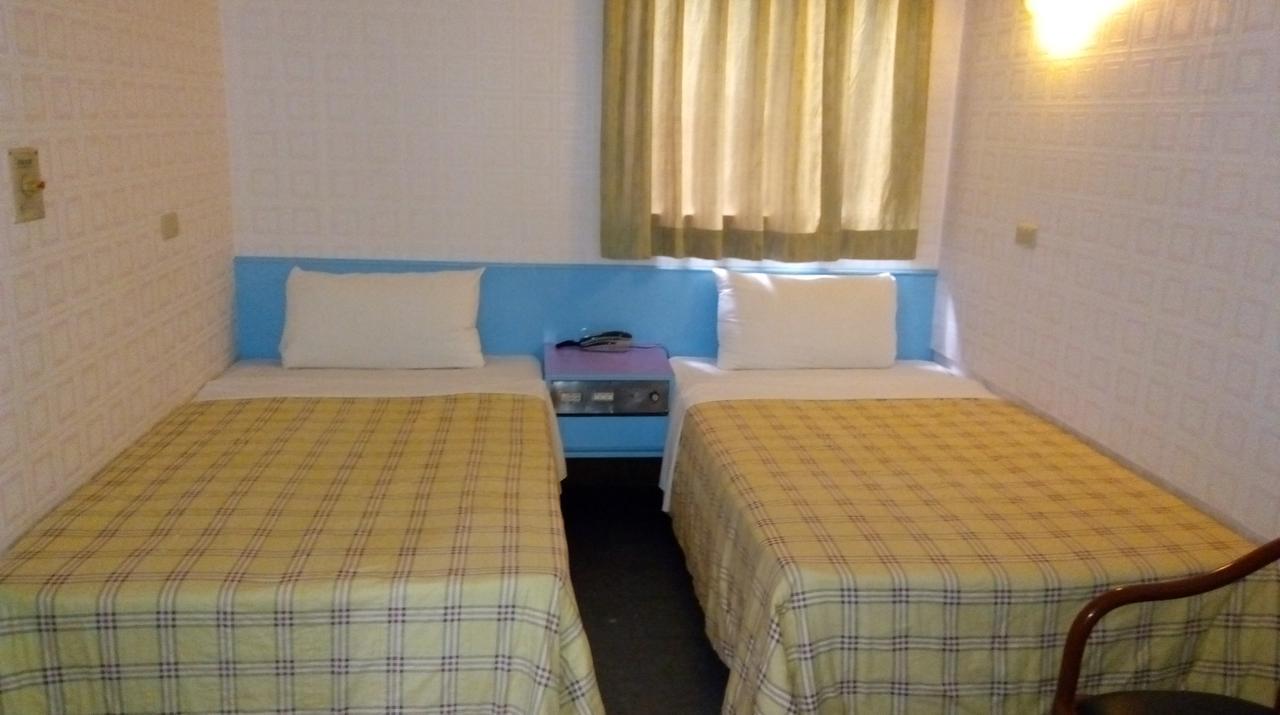 Reui Chung Hotel Kaohsiung Bagian luar foto