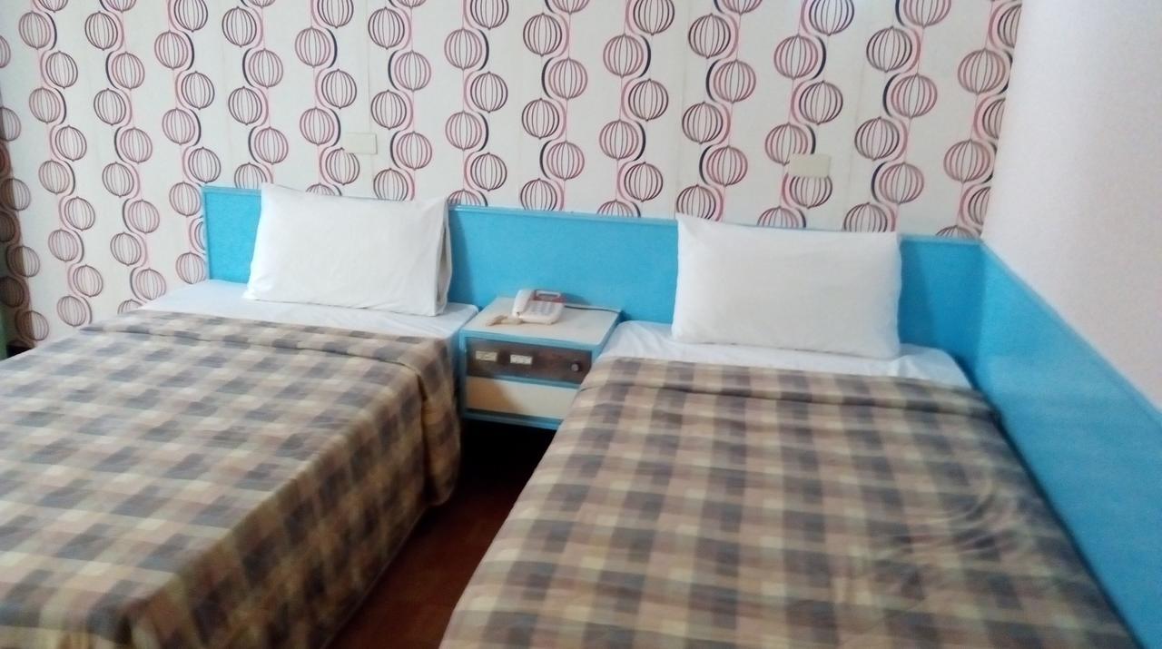 Reui Chung Hotel Kaohsiung Bagian luar foto