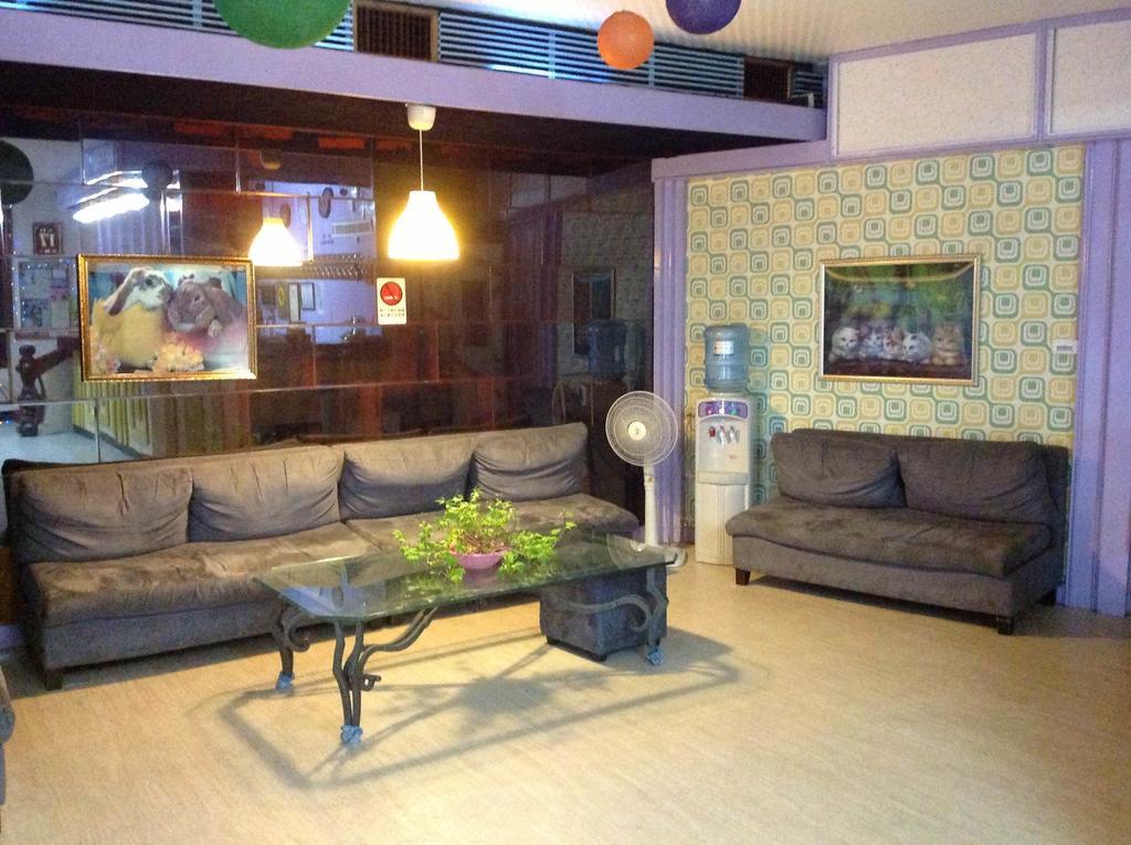 Reui Chung Hotel Kaohsiung Bagian luar foto