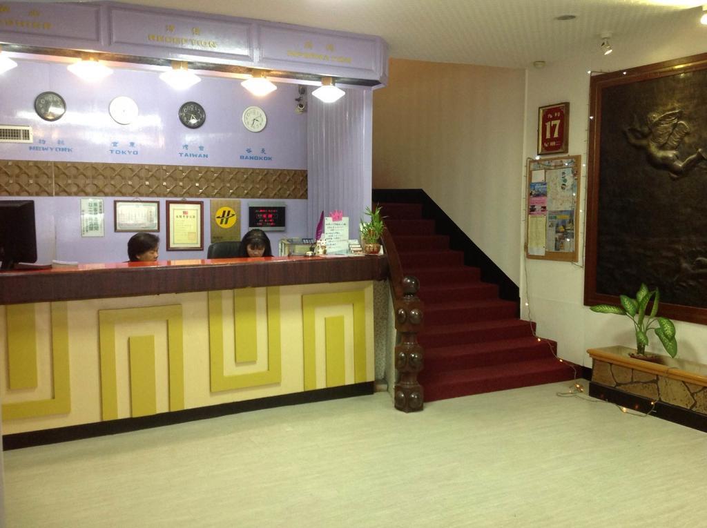 Reui Chung Hotel Kaohsiung Bagian luar foto